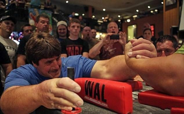 大力水手杰夫在比賽-廣州駿業(yè)包裝實業(yè)有限公司 大力水手杰夫在比賽