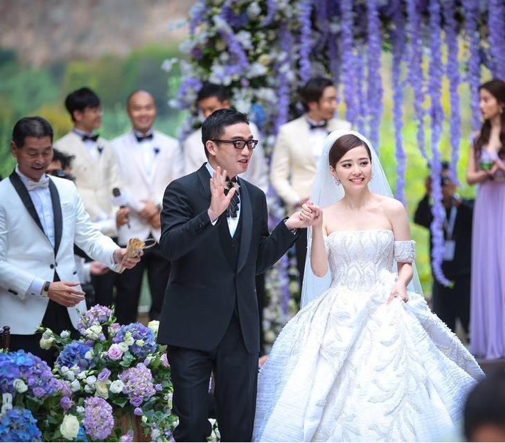 張靚穎婚禮圖1-廣州駿業(yè)包裝實(shí)業(yè)有限公司 張靚穎婚禮圖1