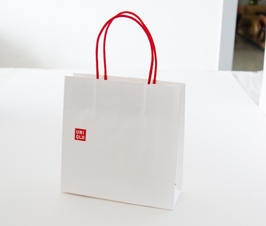 優(yōu)衣庫(kù)小型手提紙袋 優(yōu)衣庫(kù)小型手提紙袋