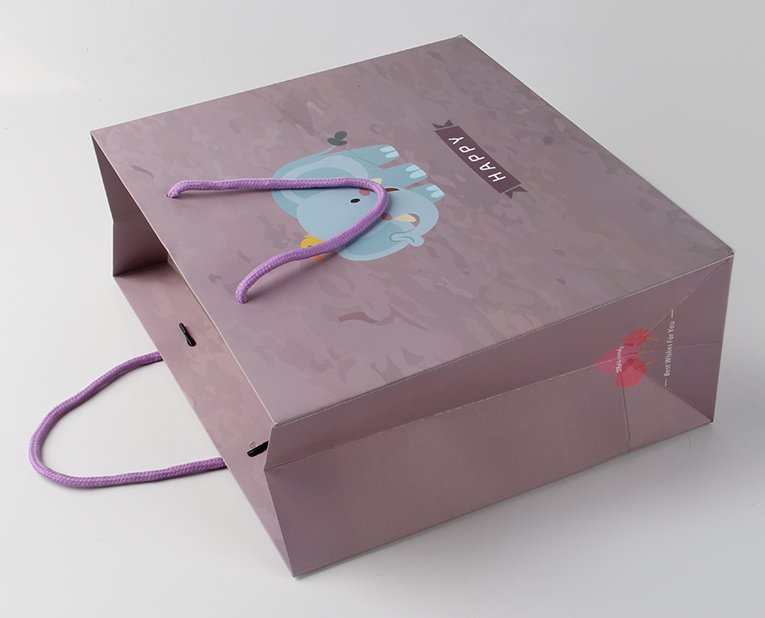 廣州駿業包裝是一家高檔紙袋生產廠家 廣州駿業包裝是一家高檔紙袋生產廠家