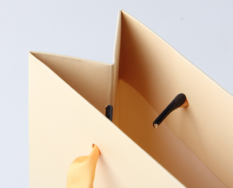 彩色紙袋訂做的工藝可咨詢廣州駿業包裝 彩色紙袋訂做的工藝可咨詢廣州駿業包裝