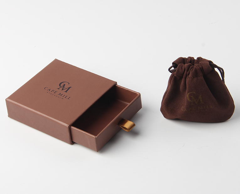 珠寶禮品盒工廠是這樣“玩”油墨溶劑滲透的 珠寶禮品盒工廠是這樣“玩”油墨溶劑滲透的