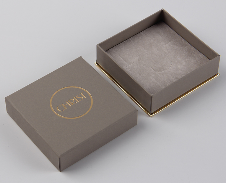 手環(huán)禮品盒工廠教懂你怎么區(qū)分uv和覆膜的光亮 手環(huán)禮品盒工廠教懂你怎么區(qū)分uv和覆膜的光亮