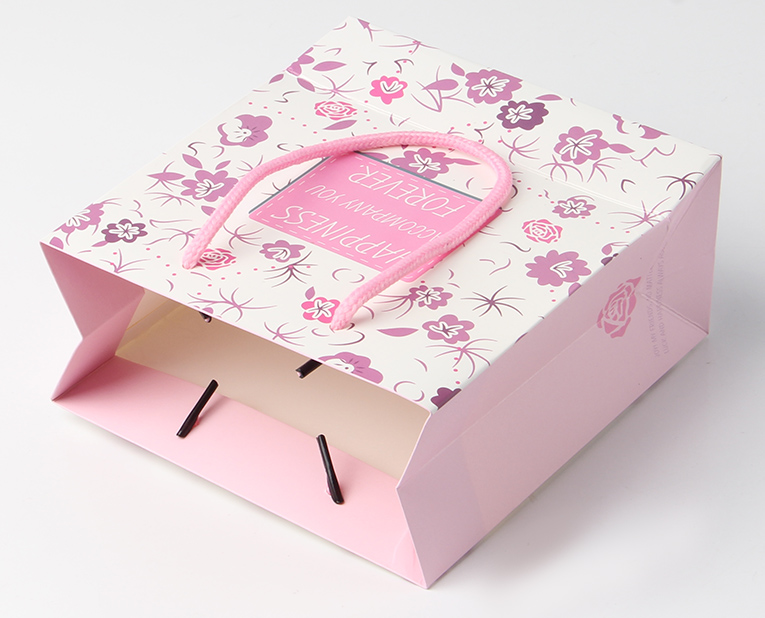 專業(yè)的高檔和雜亂的高檔決定紙袋訂做的成本,別問為什么 專業(yè)的高檔和雜亂的高檔決定紙袋訂做的成本,別問為什么