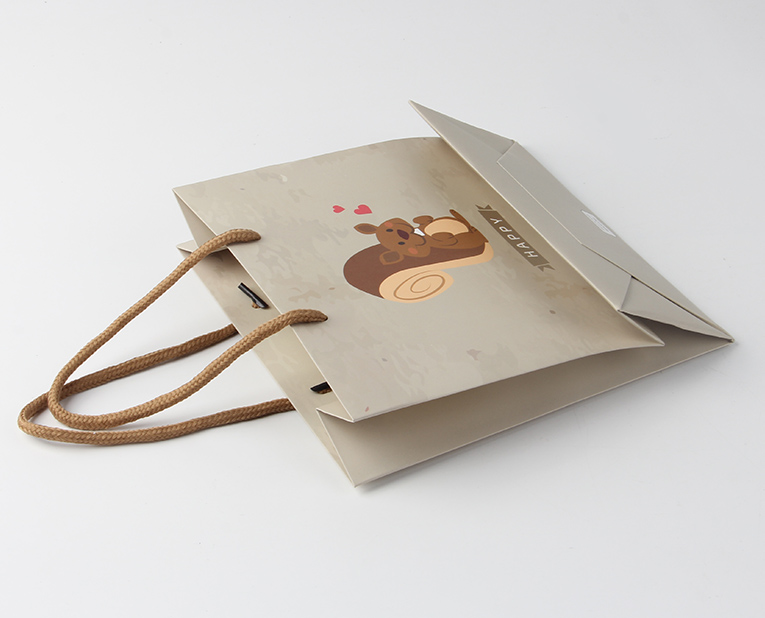 服裝紙袋在面對年底的訂做潮面前得理性、專業處理 服裝紙袋在面對年底的訂做潮面前得理性、專業處理