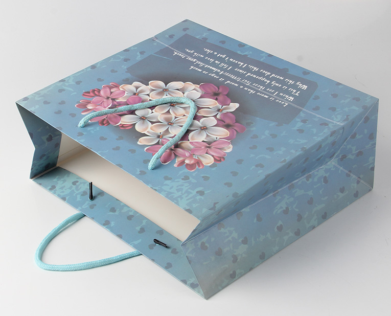 衣服的禮品袋在年底廠家?guī)煾狄WC黏度,需要很大功夫 衣服的禮品袋在年底廠家?guī)煾狄WC黏度,需要很大功夫