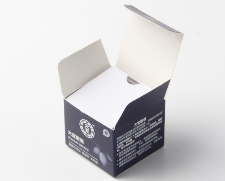 化妝品盒廠家的老師傅,為了讓工人早點(diǎn)放假,放出大招解決飛墨 化妝品盒廠家的老師傅,為了讓工人早點(diǎn)放假,放出大招解決飛墨