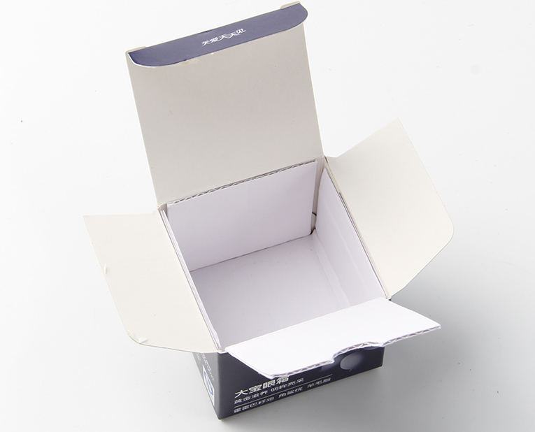 化妝品盒廠家的老師傅,為了讓工人早點(diǎn)放假,放出大招解決飛墨 化妝品盒廠家的老師傅,為了讓工人早點(diǎn)放假,放出大招解決飛墨