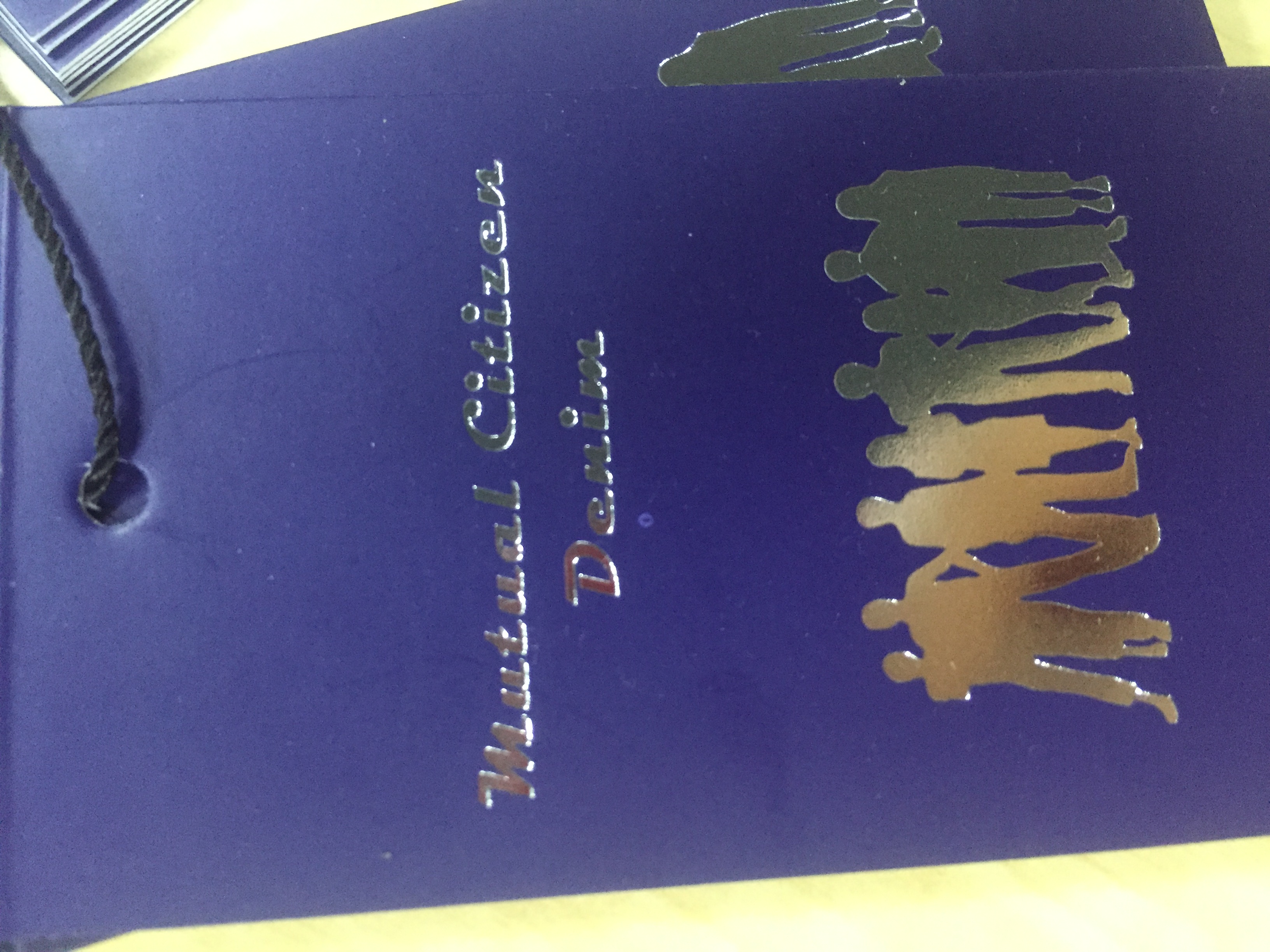 評(píng)測(cè)此款服裝紙牌設(shè)計(jì)的燙印工藝1優(yōu)2劣之處 評(píng)測(cè)此款服裝紙牌設(shè)計(jì)的燙印工藝1優(yōu)2劣之處