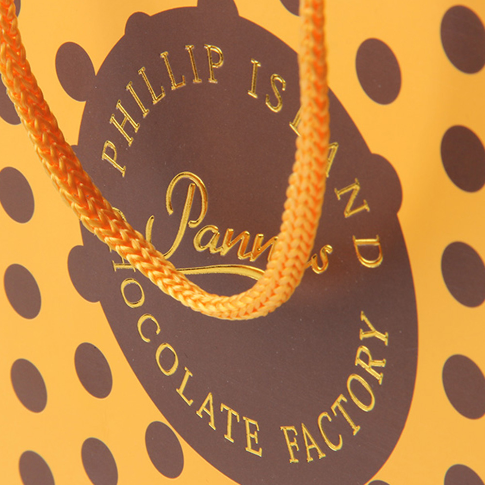 相機(jī)紙袋生產(chǎn)廠家的業(yè)務(wù)同事當(dāng)時(shí)就&ldquo;O&rdquo;嘴了