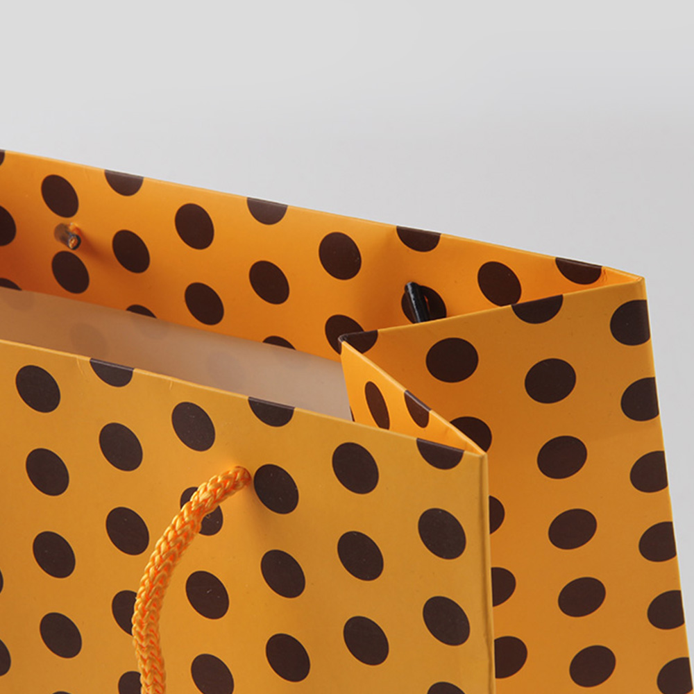 相機(jī)紙袋生產(chǎn)廠家的業(yè)務(wù)同事當(dāng)時(shí)就&ldquo;O&rdquo;嘴了