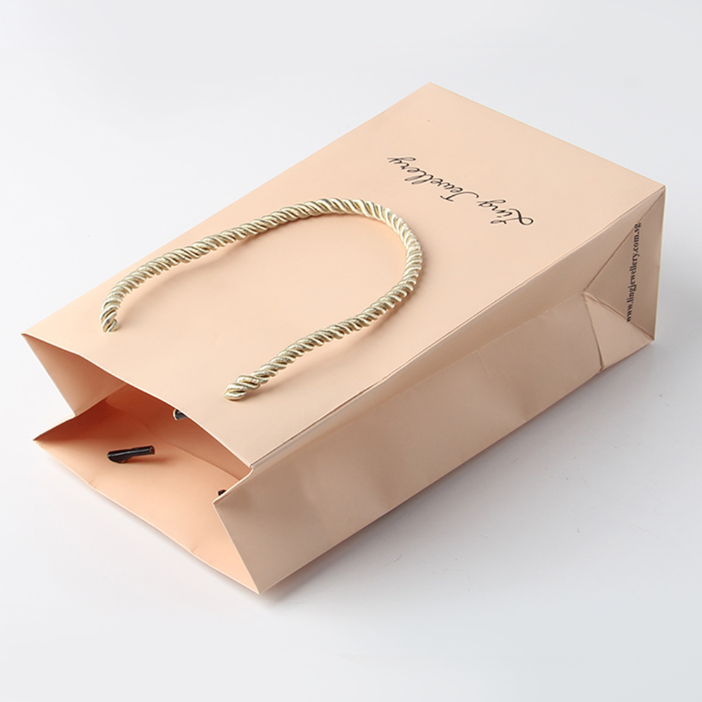 打破傳統衣服紙袋訂制規格的好處以及錯誤示范 打破傳統衣服紙袋訂制規格的好處以及錯誤示范