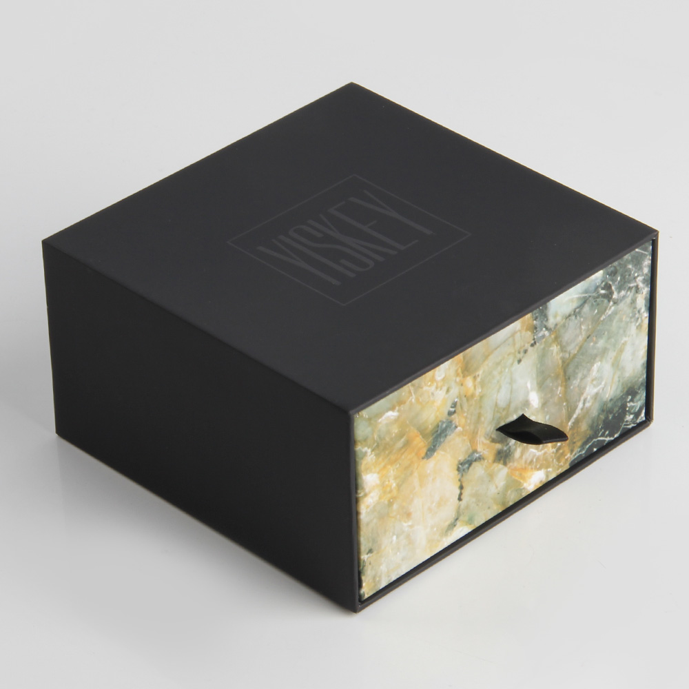 面膜精裝盒工廠的產(chǎn)品帶不帶病毒呢？