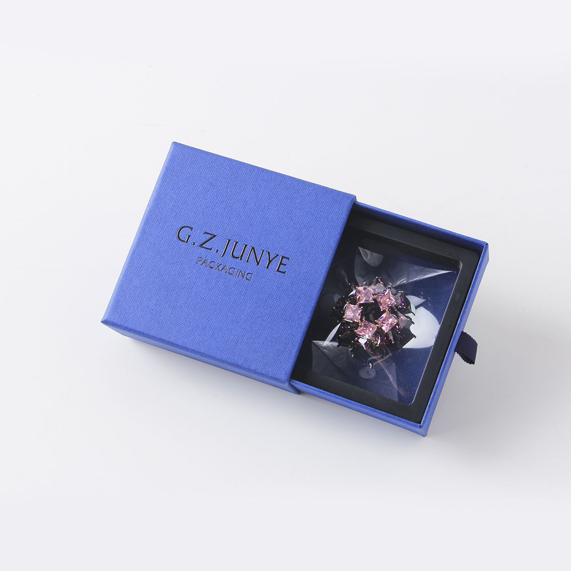 紙質珠寶包裝盒會有哪些生產上的細節需要注意? 紙質珠寶包裝盒會有哪些生產上的細節需要注意?